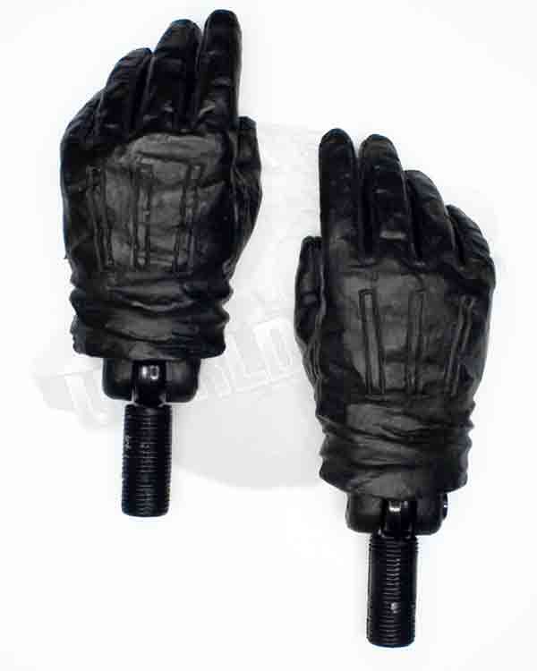 How2Work Steve McQueen gloved hands (Fits only Medicom bodies)