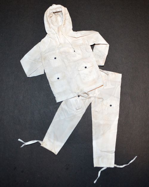 Soldier Story US Army 28th Infantry Division Machine Gunner Arden 1944: Snow Suit Smock Overcoat & Trousers Weathered (White)
